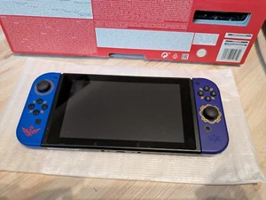Nintendo Switch Konsole + Zelda Skyword Sword HD Joy Cons + Zelda Tasche / Case - Bild 1 von 6