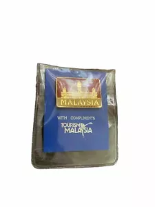 Tourism Malaysia Souvenir Enamel Lapel Pin Badge Excellent Condition On Card - Picture 1 of 2