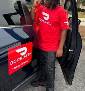 Reflektierendes Tshirt DoorDash Delivery Driver rot blau schwarz Tür Armaturenbrett - Bild 1 von 13