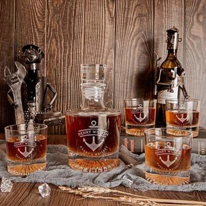 Engraved Round Whiskey Decanter Set with 4  Scotch Glasses - Picture 1 of 10