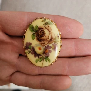 Vintage Cameo style Porcelain Gold Tone FLORAL Pin Brooch - Picture 1 of 4