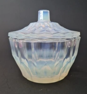Sabino France Art Deco Deckeldose im Opal Kunstglas mit bläulicher Tönung 1928 - Bild 1 von 11