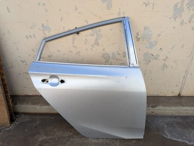 PORTA TRASEIRA 2017-2022 TOYOTA PRIUS LADO DIREITO (OEM) - Imagem 1 de 4