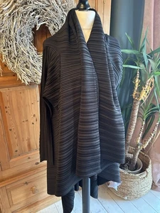IDareToBe Fabulous  Black Pleated Plisse Open  Lagenlook Jacket Size 18-22 Ch 70 - Picture 1 of 16