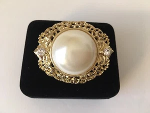 Vintage Marke 1928 Victoria Revival Faux Cabochon Perle filigran goldfarben Brosche - Bild 1 von 12