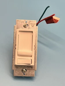 Leviton Sureslide Dimmer 6674-P0W mit voreingestelltem Schalter, weiß sehr gut 😊 - Bild 1 von 6