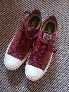 burgundy converse low top