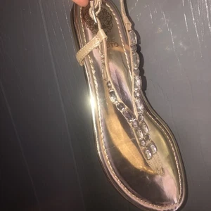 Vince Camuto Oro Joya Bling Correa Ajustable Estrás Sandalias Cuero 8 NUEVAS - Imagen 1 de 11