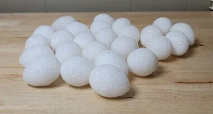 De colección 2" PEQUEÑOS HUEVOS DE ESPUMA ARTESANAL DE POLIESTIRENO Lote de 25 Artesanía de Pascua Nuevo de Lote Antiguo - Imagen 1 de 3