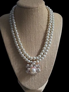 Vintage Faux Pearl & Enamel Flower Pendant Necklace - Picture 1 of 4