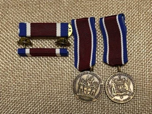 Menge 4 - Vintage - Ancient & Honorable Artillery Co. MEDAILLE ANSTECKNADEL rot weiß blau - Bild 1 von 8