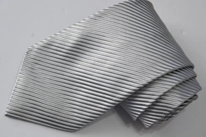Corbata de cuello DAVID DONAHUE A RAYAS PLATA SEDA PARA HOMBRE W:3 3/4" POR L:60" NUEVA NUEVA - Imagen 1 de 3
