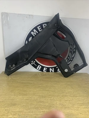 Mercedes-Benz C63 AMG 2016-2021 - Cubierta de capó de bahía de motor delantero izquierdo 2058308902 Foto 1 de 4