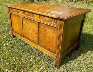 ANTIQUE FYNE LADYE Arts & Crafts Oak Carved Wood Linen Chest Blanket Storage Box - Picture 1 of 19