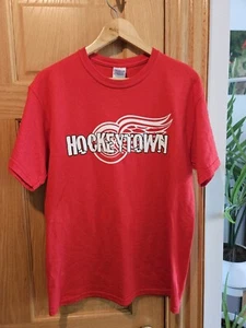 Vintage Detroit Red Wings Hockeytown Shirt Short Sleeve Red Sz Medium NHL - Picture 1 of 3