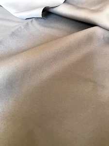 Leichter mittelgrauer seidiger/satinierter Stoff 60" breite Kleidung, Futter 1 Yard - Bild 1 von 4