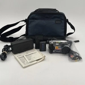Sony Cyber-shot DSC-S30 1.3MP Digital Camera with 3x Optical Zoom, Bundle - Picture 1 of 19