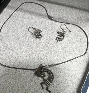 Vintage gemarkt 925 Sterling Kokopelli Anhänger Halskette Drehverschluss & Ohrringe Set - Bild 1 von 10
