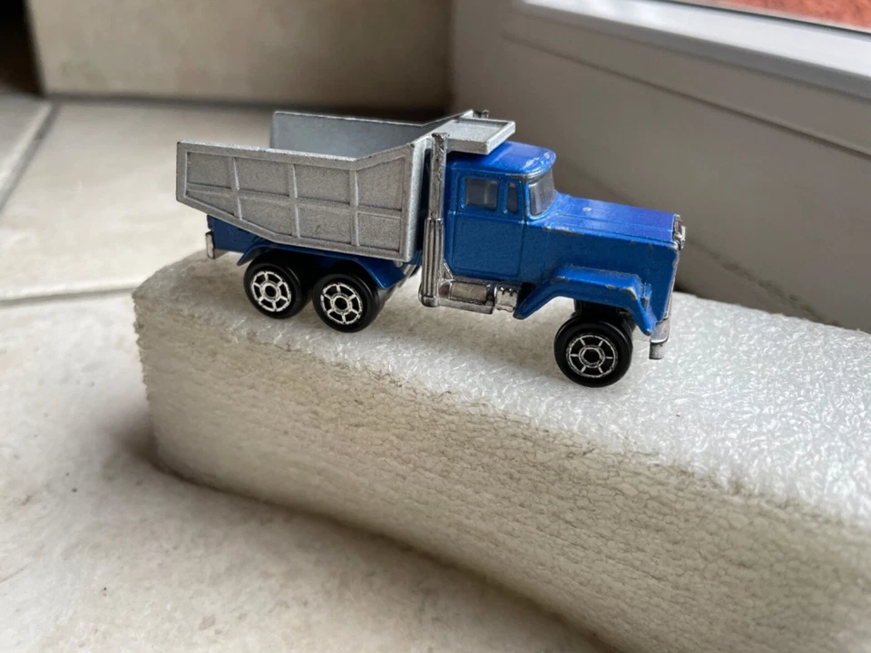 MAJORETTE MADE IN FRANCE CAMION BENNE MACK BLEU  Nr. 297 1/100 - Photo 1/4