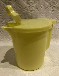 Vintage-Retro TUPPERWARE 1960s+; 131 625,6 Pastel-Yellow Lg Milk Pitcher 40oz 5C - Picture 1 of 12