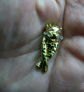 18K YELLOW GOLD DIAMONDS ENAMELED LEOPARD PENDANT ADORABLE VINTAGE PIECE 9.5 GR - Picture 1 of 10