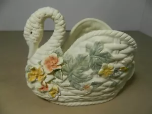 Plato/plantador de caramelo cisne vintage flores y mariposas cerámica flores 3D 6" de alto - Imagen 1 de 12