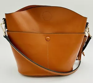 Bolso de mano talla de cuero marrón con correa ajustable - Imagen 1 de 4