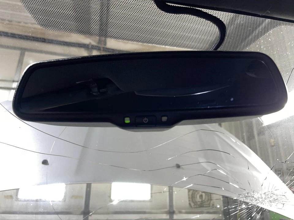 11-14 CHRYSLER 200 Rear View Mirror W/ AUTO DIM W/ HANDS FREE CALL W/O MAP LIGHT - Image 1 of 1