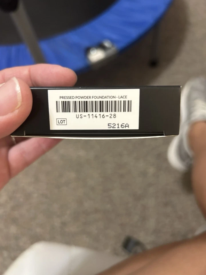 Tez Younique + polvo prensado en encaje Foto 1 de 1