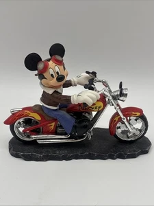Leader della confezione. Scultura Topolino e amici divertente sulla strada aperta #15228 - Foto 1 di 24