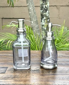 2er Set Seifenspender aus Rauchglas mit Pumpen aus gebürstetem Nickel - modern - Bild 1 von 11