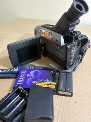 Sony Handycam Vision CCD-TRV62 SteadyShot 30x Digital Zoom Hi8 Camcorder+extras - Image 1 of 4