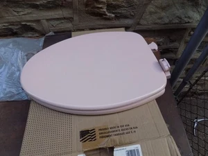 Asiento de inodoro de madera esmaltada alargada para iglesia modelo #585EC 063 ACABADO ROSA - Imagen 1 de 6