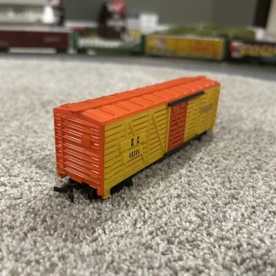 HO Scale TYCO Train Livestock Cattle Car Durango 40' w/ open Doors Rd# KC 40394 - Image 1 of 4