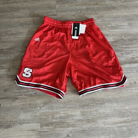 NEW Adidas NC State Wolfpack Red 8” Shorts Size XL NCAA Elastic Waist Cover