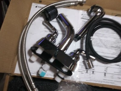 Premier Muir modelo # 35856522 grifo de cocina de dos manijas con pulverizador lateral níquel Foto 1 de 4