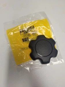 JOHN DEERE ORIGINAL EQUIPMENT GAS CAP NEW# UC30178 OLD#AM117525 - Picture 1 of 1