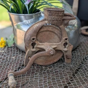 Corn Sheller Little Iowa Hand Crank Cast Iron Antique Primitive Farm Tool - Picture 1 of 20