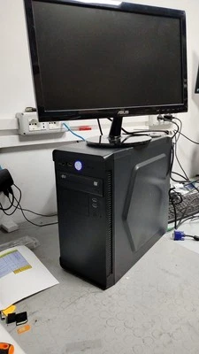 COMPUTER INTEL PC DESKTOP FISSO INTEL 4 GB RAM SSD 240GB HDD 164GB Windows 10 - Immagine 1 di 2