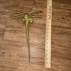 NECA?  Aliens Facehugger 16 pulgadas ¿Espuma o plástico? Réplica de cosplay de película Alien - Imagen 1 de 24