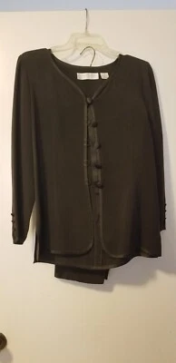 Traje pantalón seda color pizarra dana buchman petites (chaqueta talla 4/pantalones talla 2). Foto 1 de 4