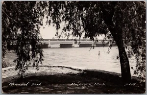 Postcard RPPC c1946 Muskegon Michigan Memorial Park Causeway Bridge - Picture 1 of 2
