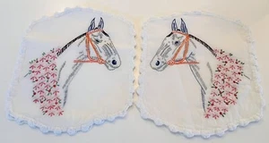 Set Pizzi Tessile Vintage Ricamati A Mano Design Cavallo Cotone 4 Tovaglioli Bunting - Foto 1 di 12