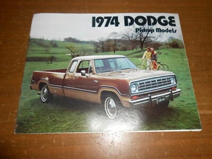 NOS 1974 Dodge Pickup Models D100 D200 D300 Factory Dealer Brochure - Foto 1 di 8