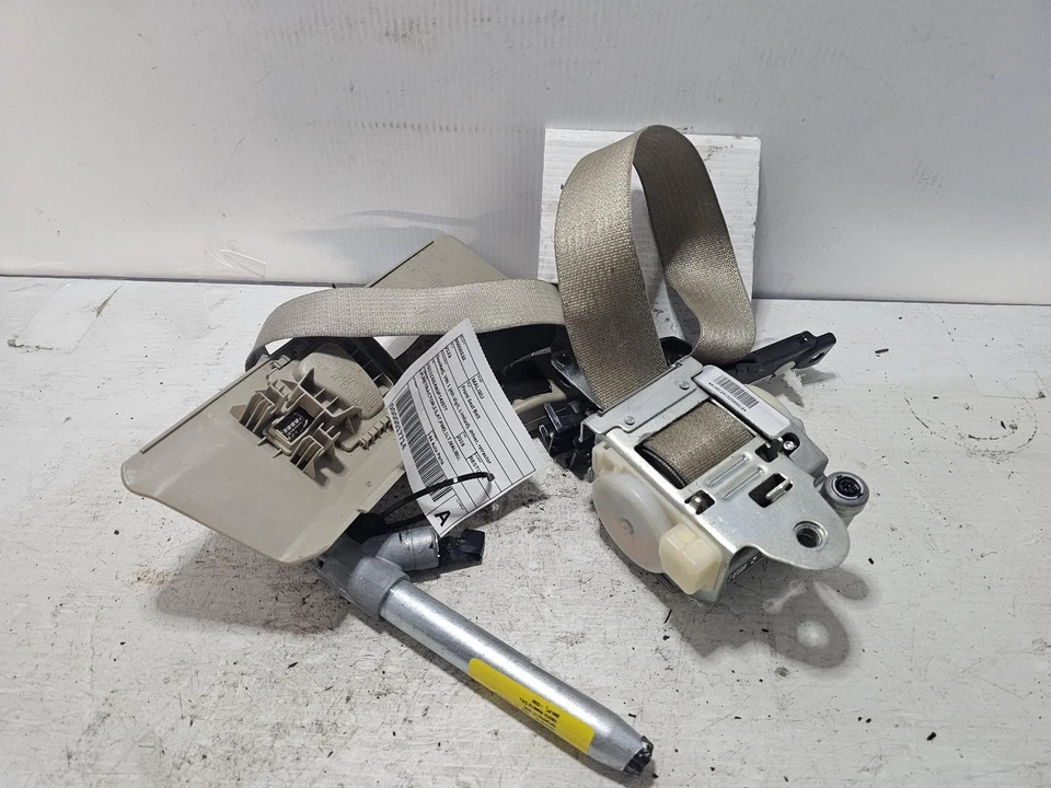 Cinturón de seguridad delantero Chevrolet Malibu (cubo), VIN 1 (4º dígito, limitado), Dr, retr. Foto 1 de 1