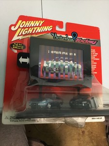 SEALED Johnny Lightning - Yesterday and Today Jaguar 01 XK8 Roadster 61 E-Type
