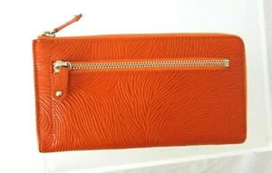 GiGi New York NUEVA Cartera de Cuero Cremallera Redonda Remolinos en Relieve Naranja $168list - Imagen 1 de 7