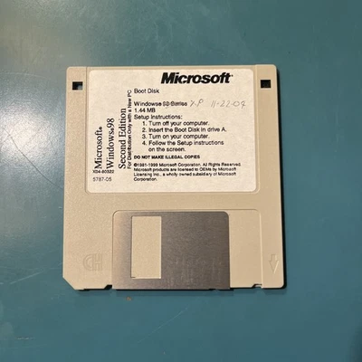 Microsoft Windows 98 Boot Disk  3.5 Floppy - Image 1 of 2