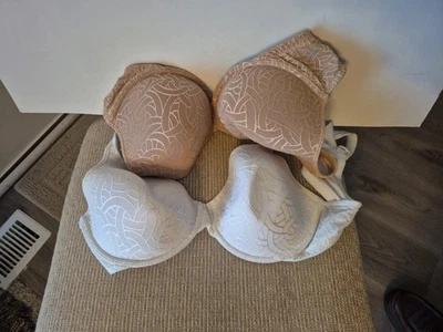 2 Bras,40D,Vanity Fair75298,Beige&White,Underwire,padded,Full Covrage,pristineEX - Image 1 of 4