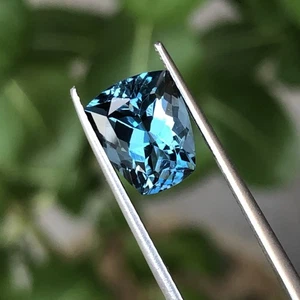 Natural 9.7 mm Londres Topacio Azul, 3.86 quilates Londres Topacio Azul Escudo para Anillo - Imagen 1 de 9